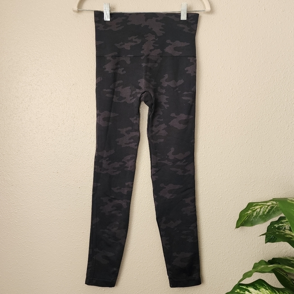 Spanx Black Green Camo Look At Me Shaping Leggings Small